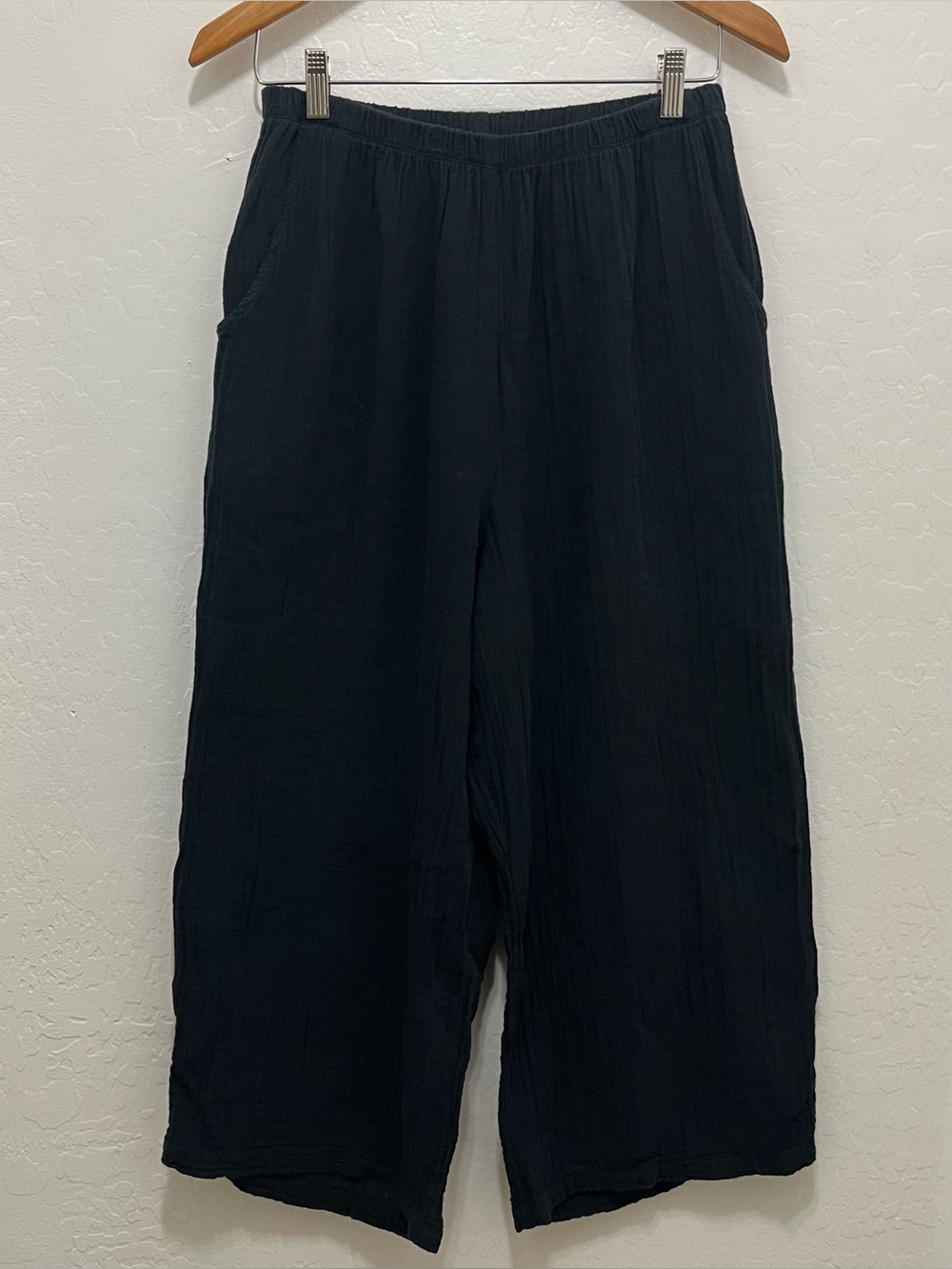 Neve & Hawk Black Cotton Gauze Wide Leg Cropped Pants Sz L